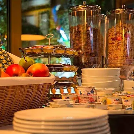 California Hotel 3*