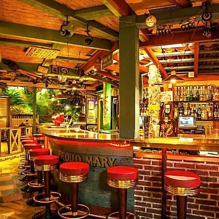 ホテル カリフォルニア 3*